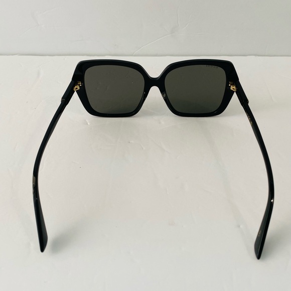 New Gucci  Women’s Square Ladies Sunglasses
Item No. GG0533SA 001 56 - Picture 7 of 14